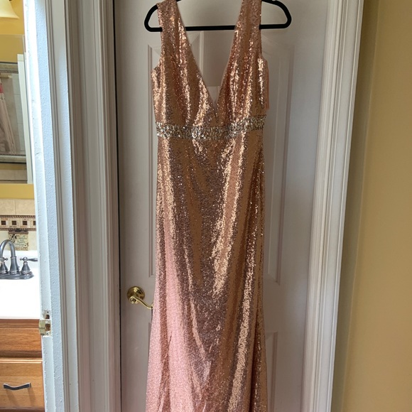 Rose gold sequin gown - Picture 1 of 8
